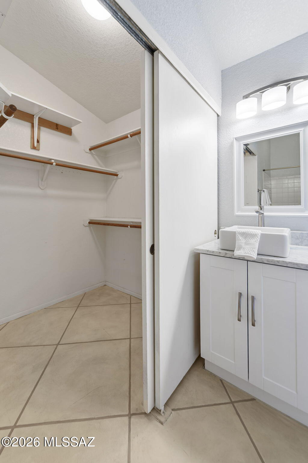 3605 W Avenida Del Mar