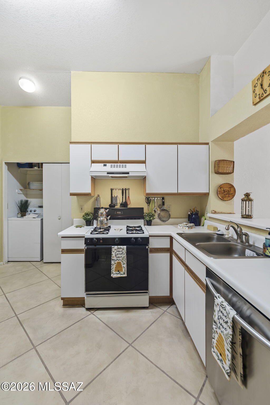 3605 W Avenida Del Mar