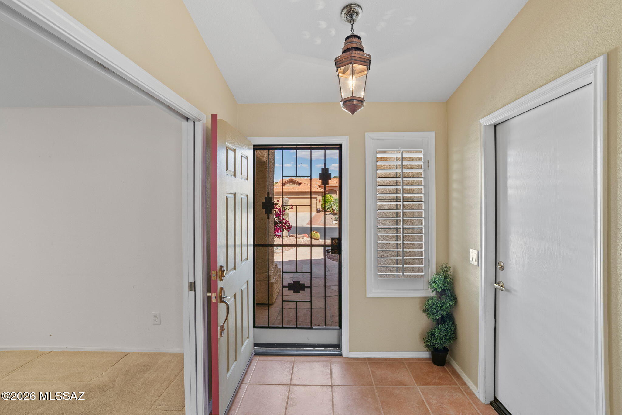 37046 S Rock Crest Drive