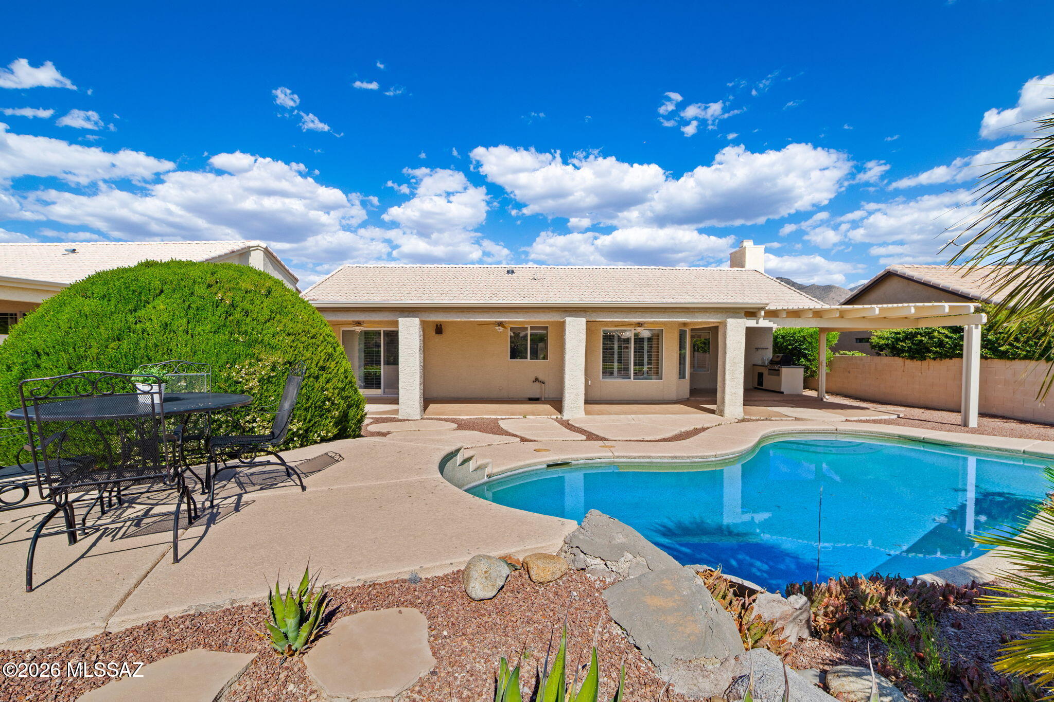 37046 S Rock Crest Drive