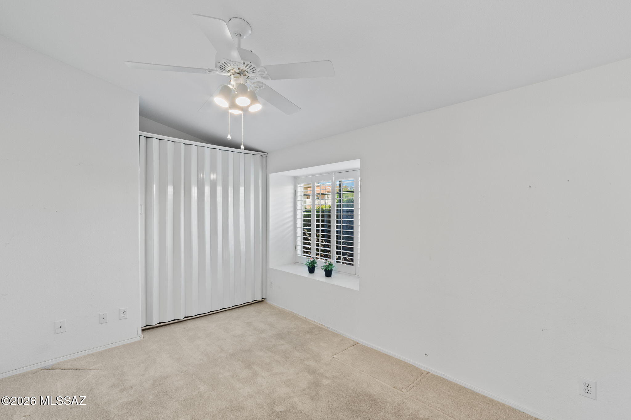 37046 S Rock Crest Drive