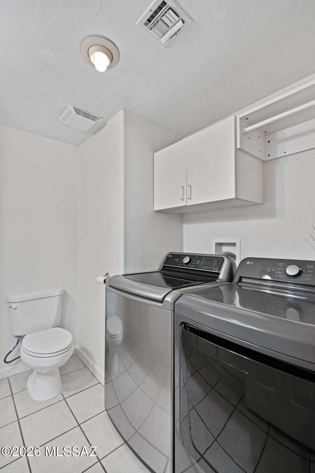 1045 E Nuestro Street