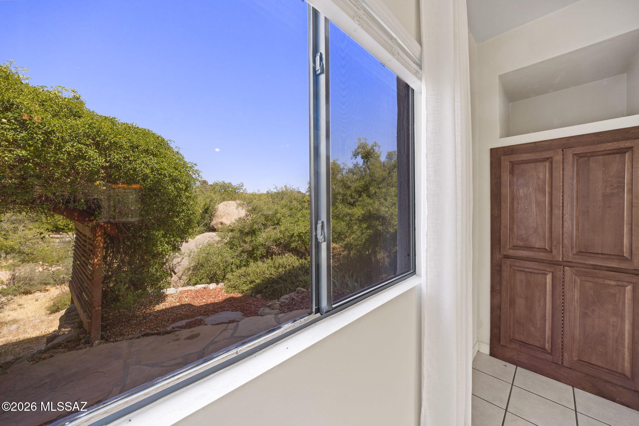 1045 E Nuestro Street