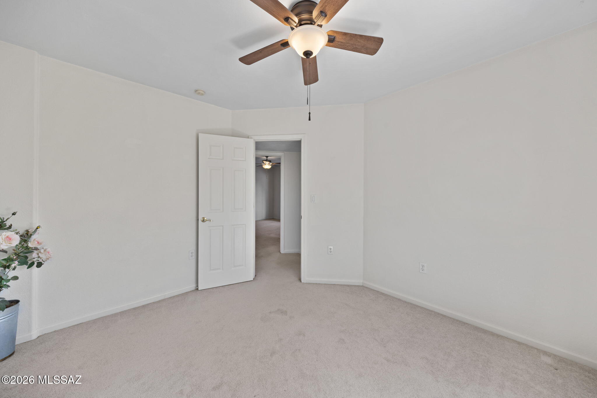 1045 E Nuestro Street