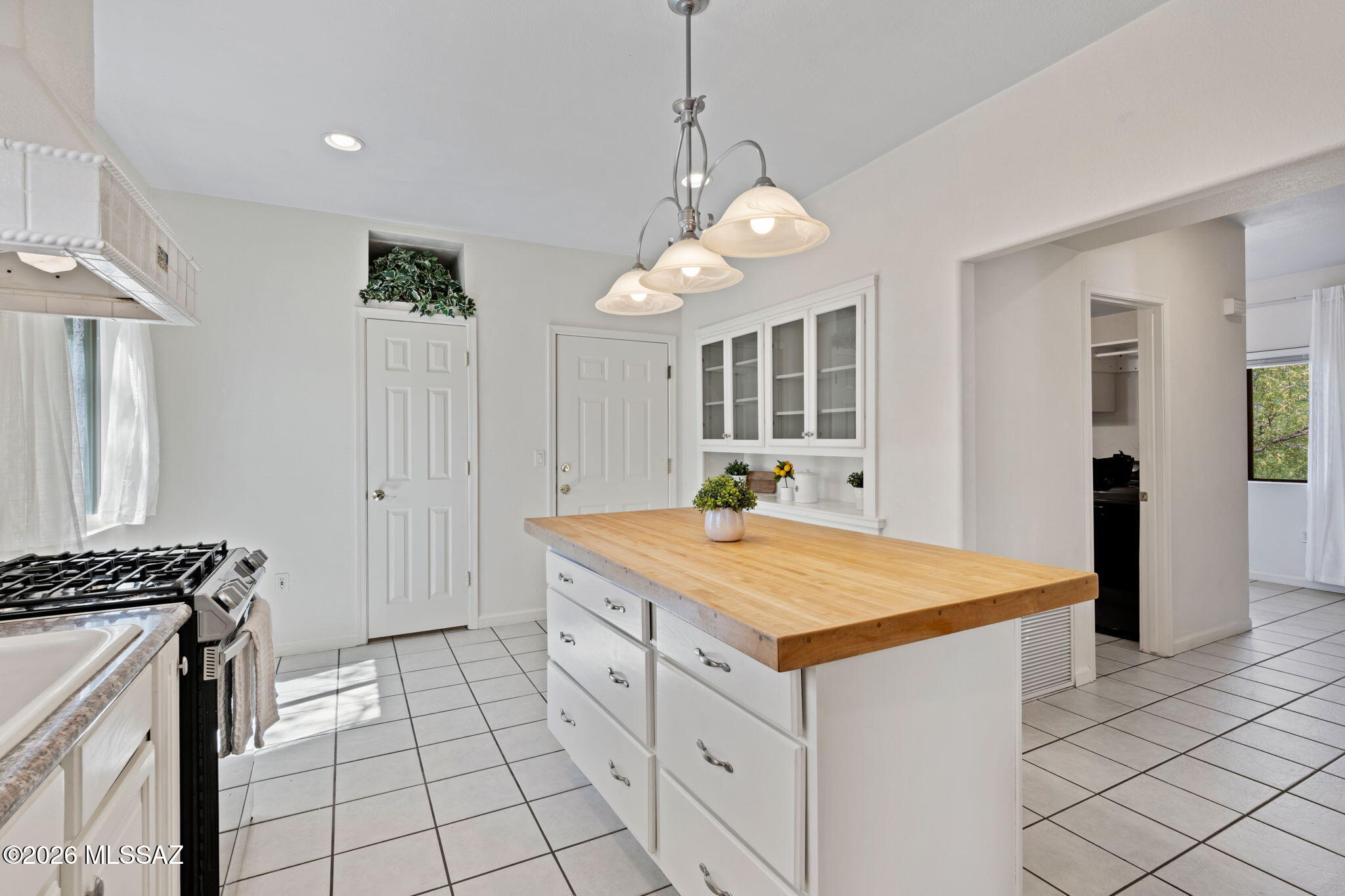 1045 E Nuestro Street