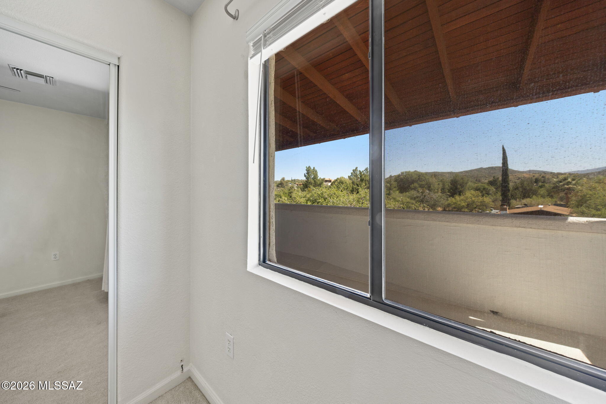 1045 E Nuestro Street