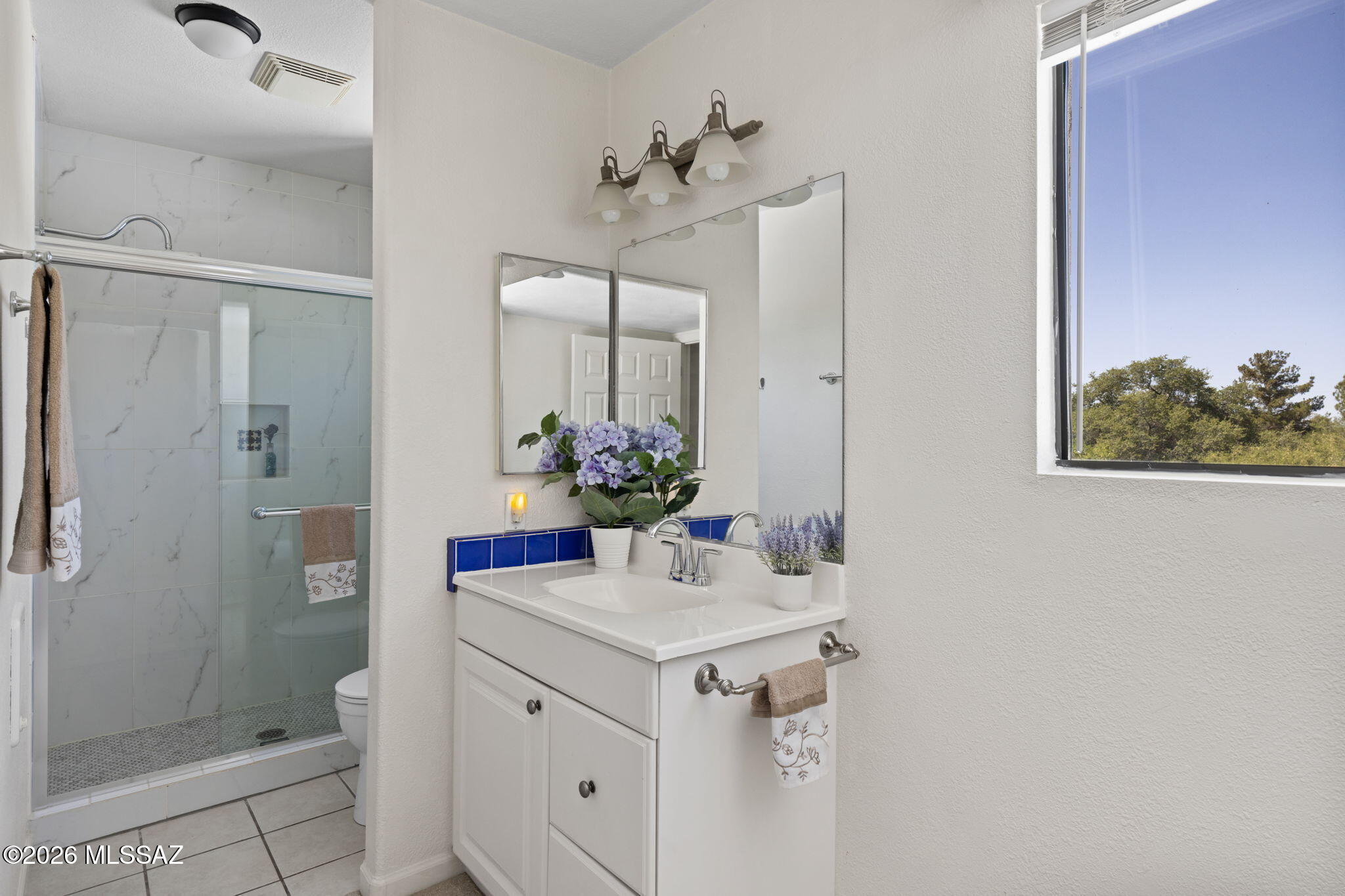 1045 E Nuestro Street