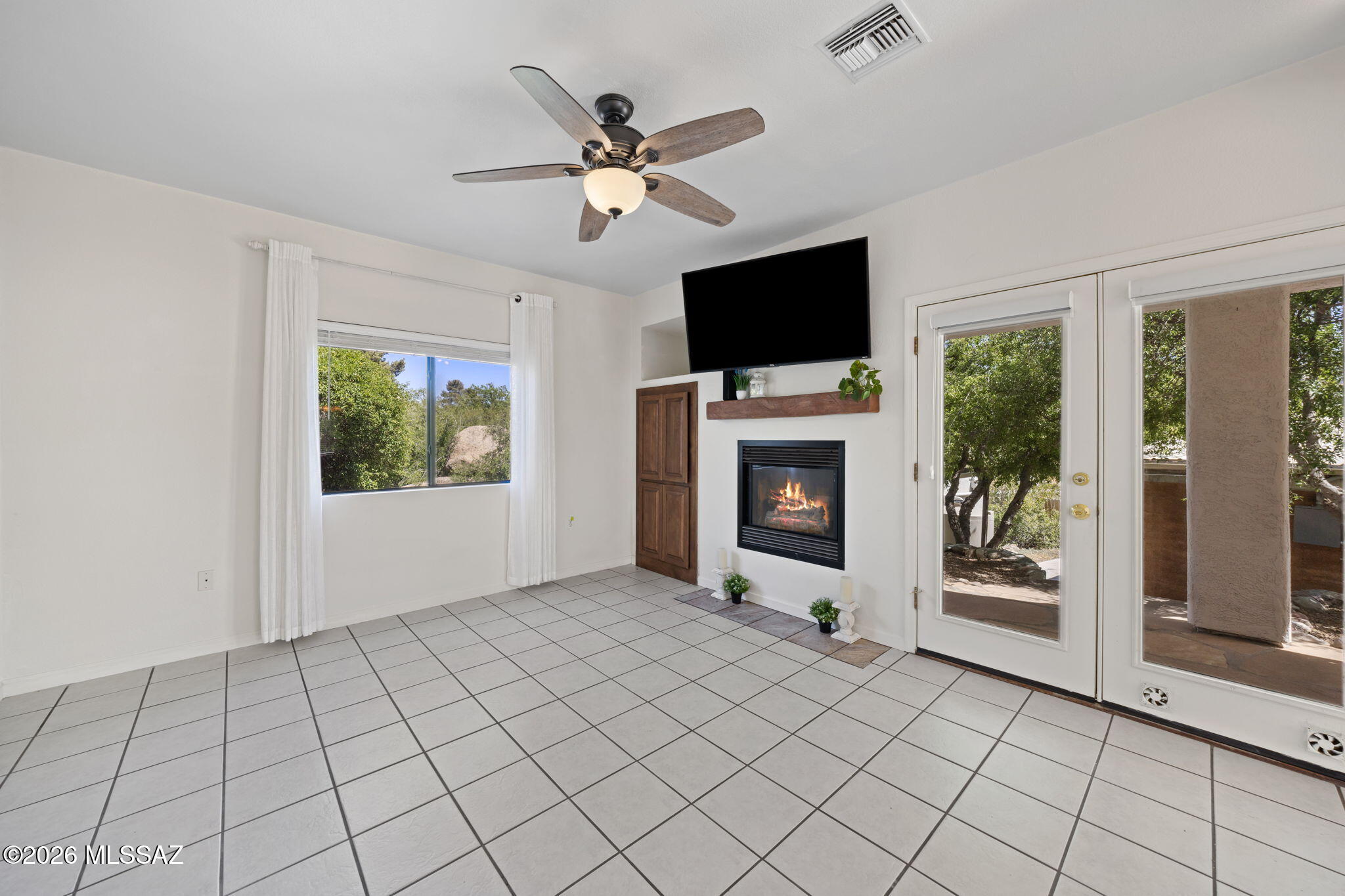 1045 E Nuestro Street