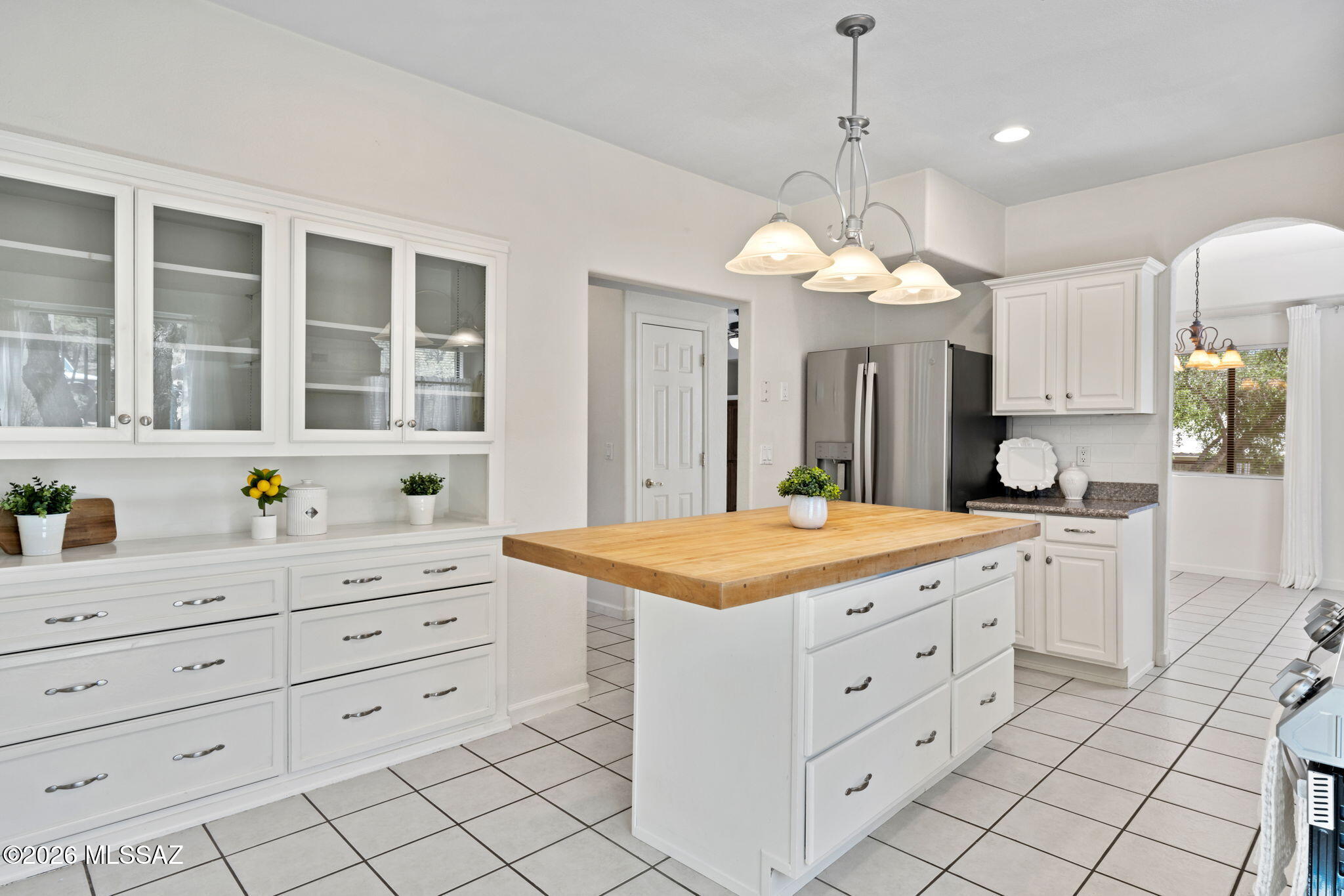 1045 E Nuestro Street