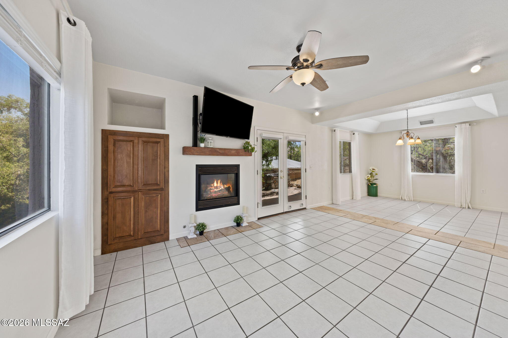 1045 E Nuestro Street