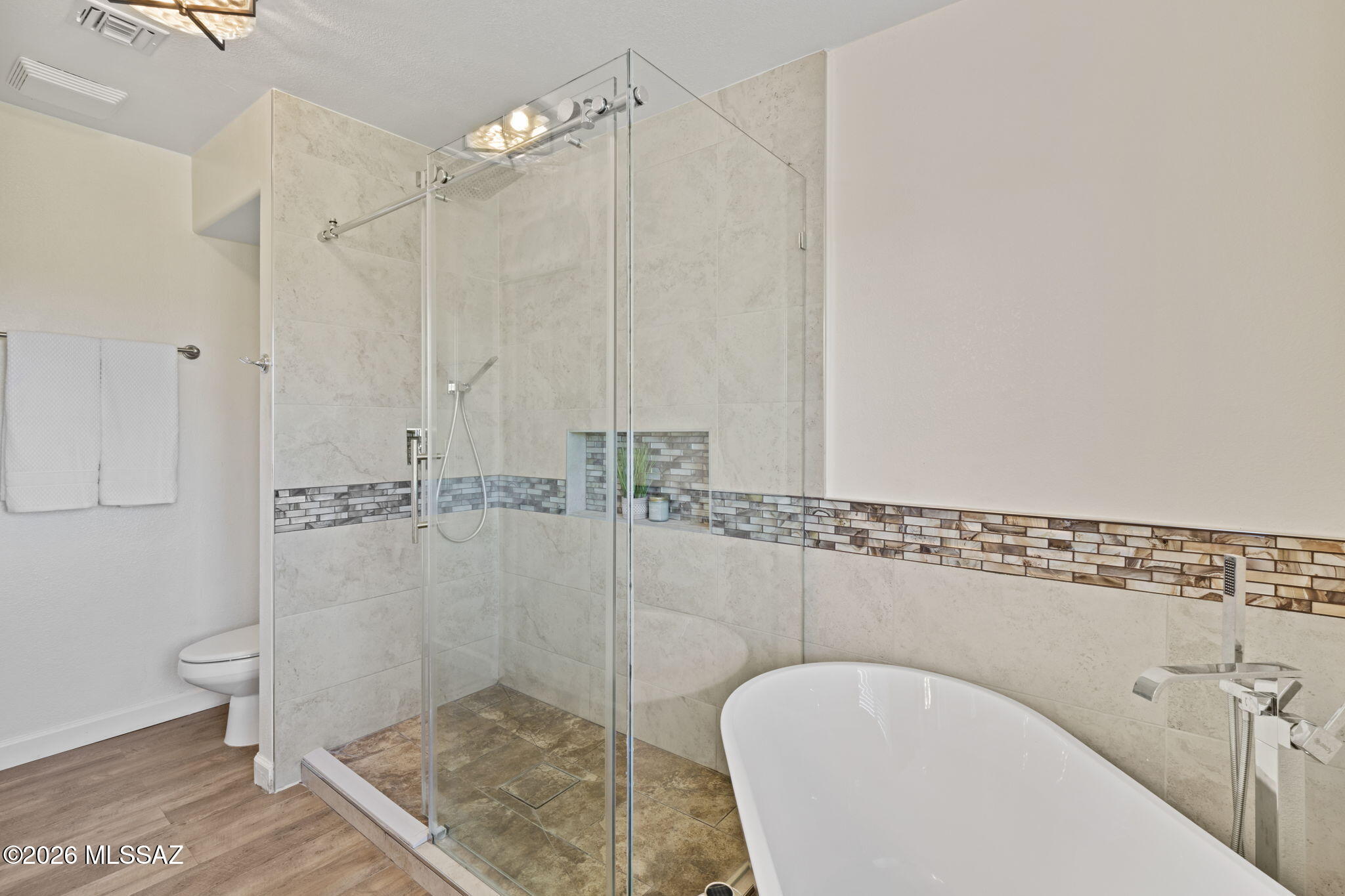 1045 E Nuestro Street