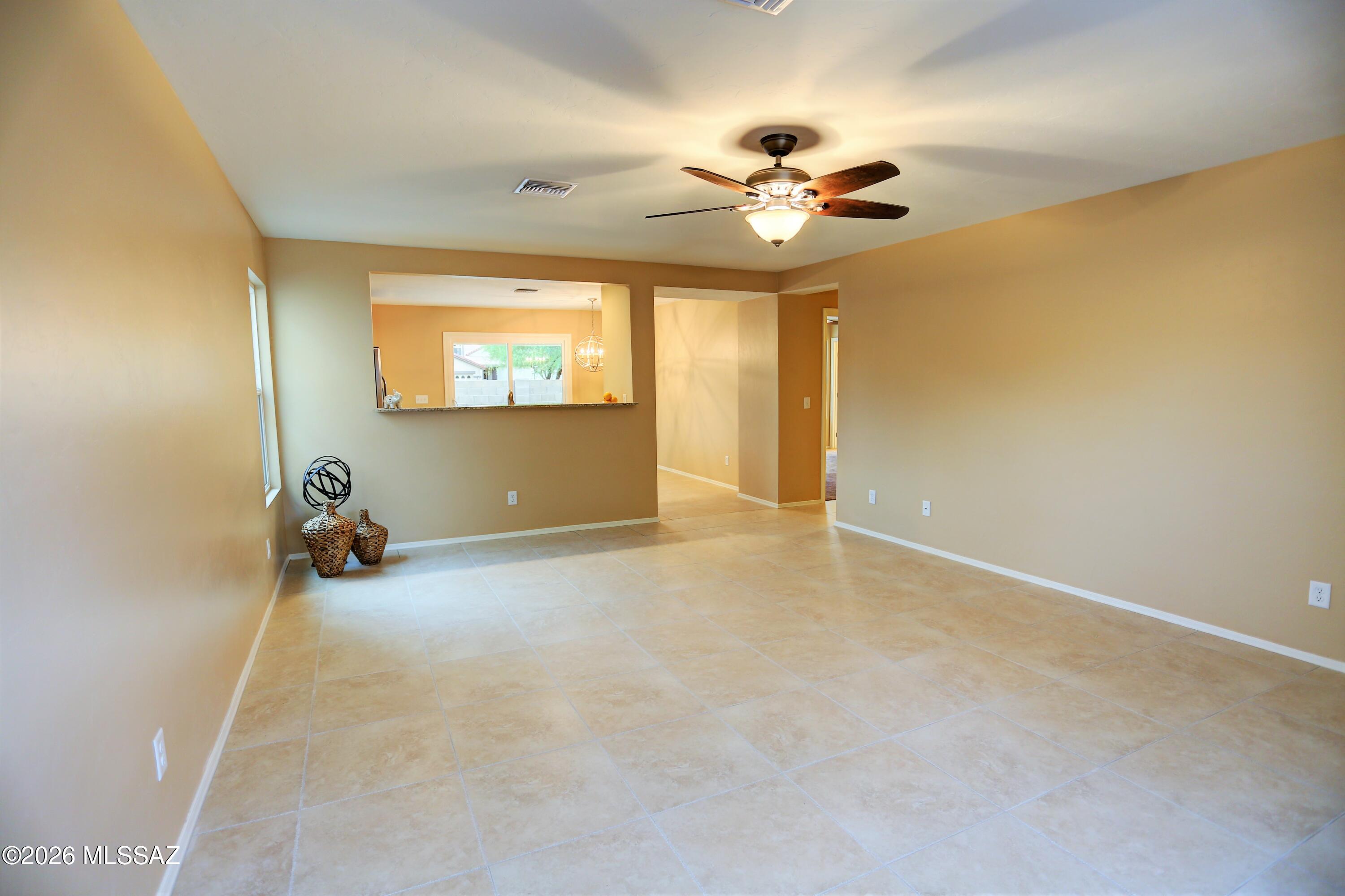 727 W Buffalo Grass