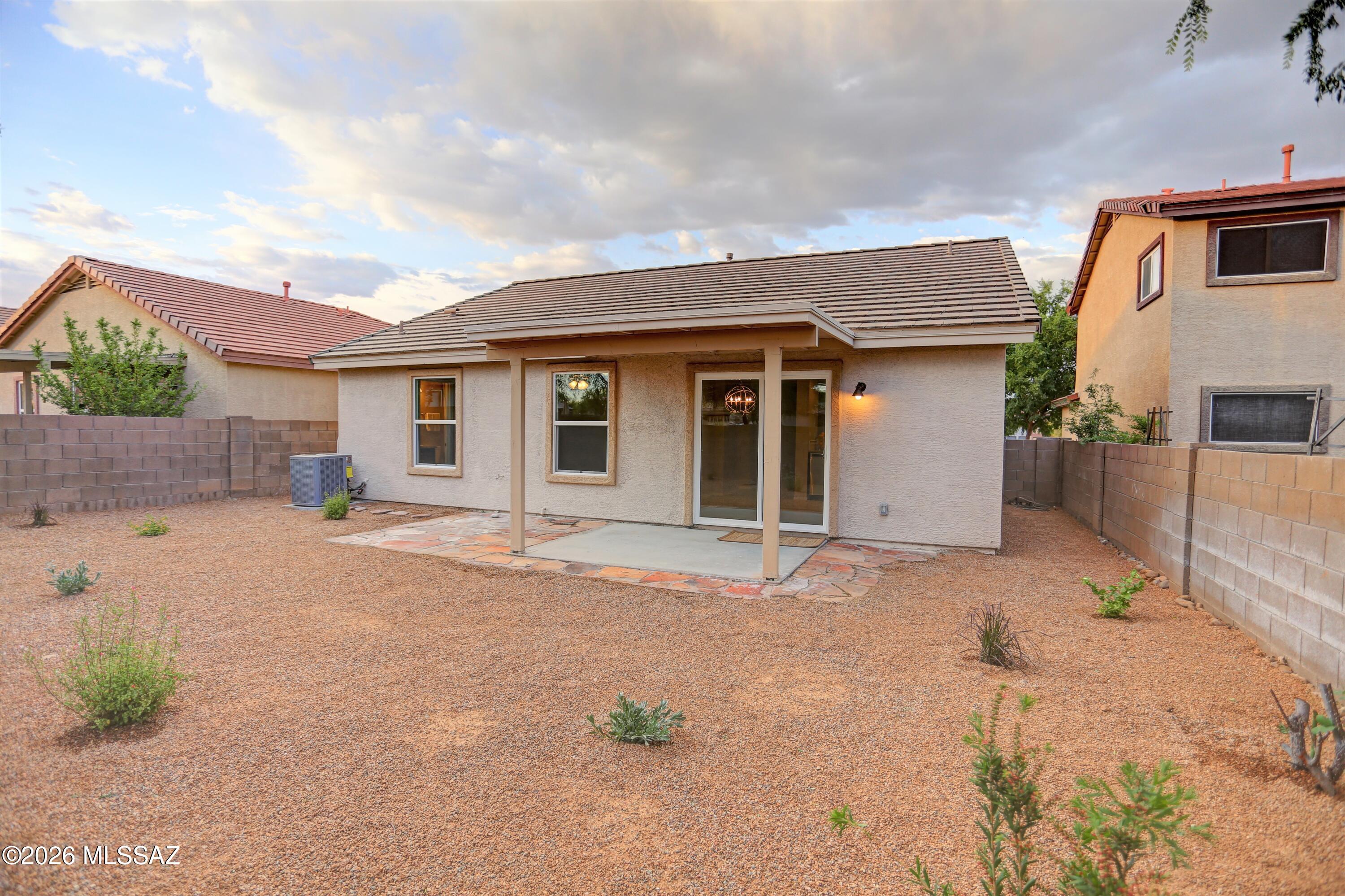 727 W Buffalo Grass