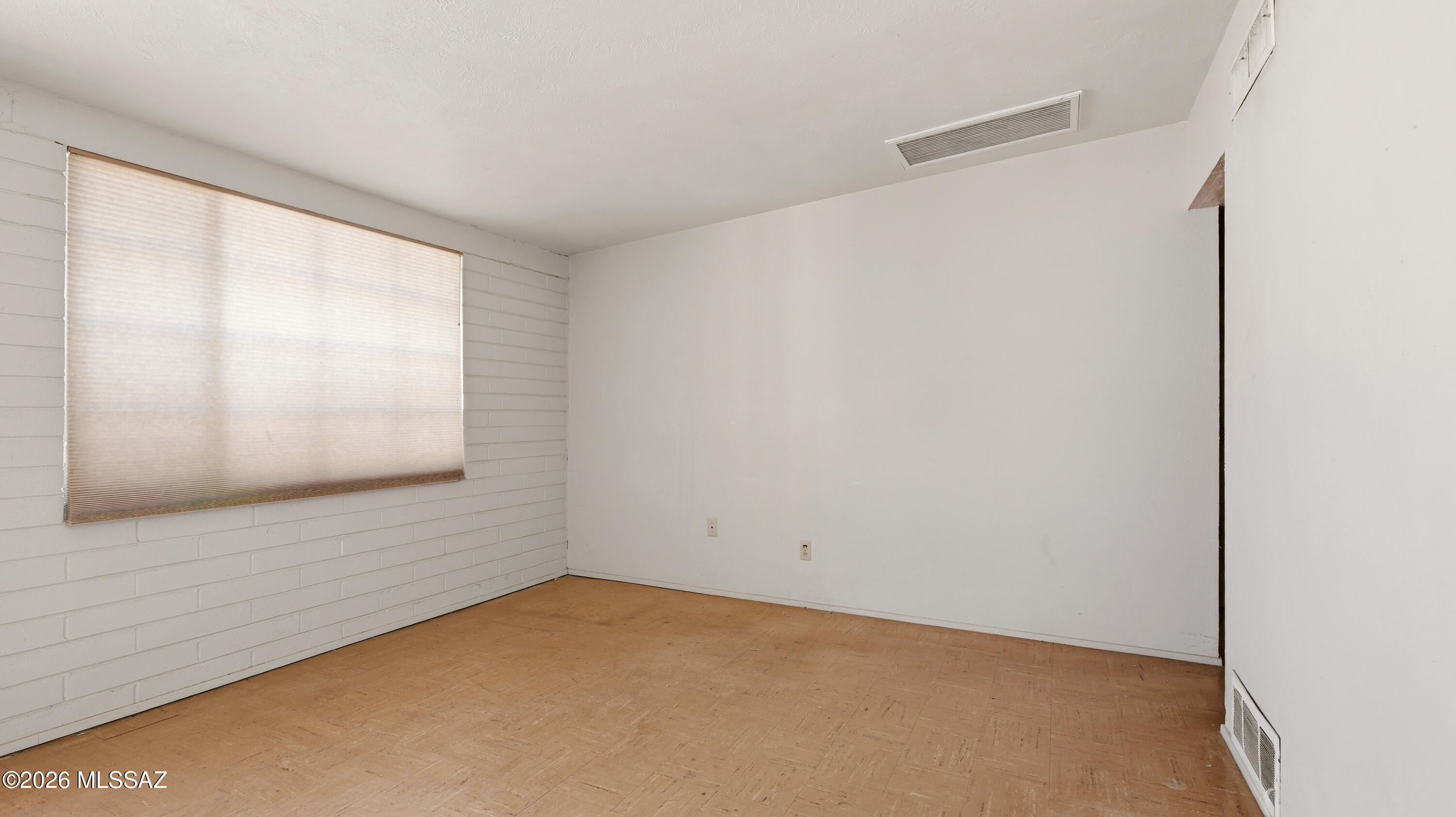 613 W Calle Siglo