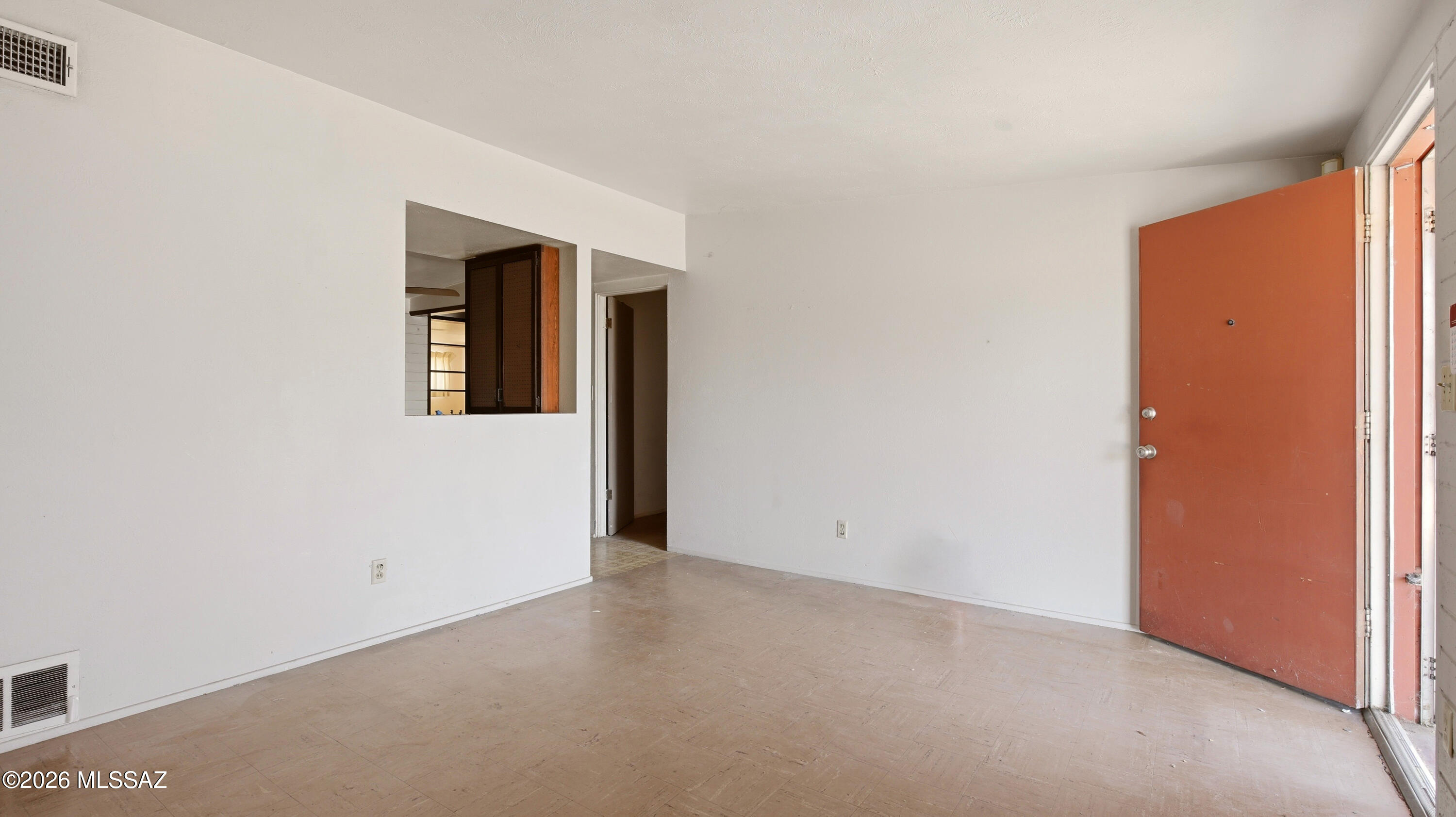 613 W Calle Siglo