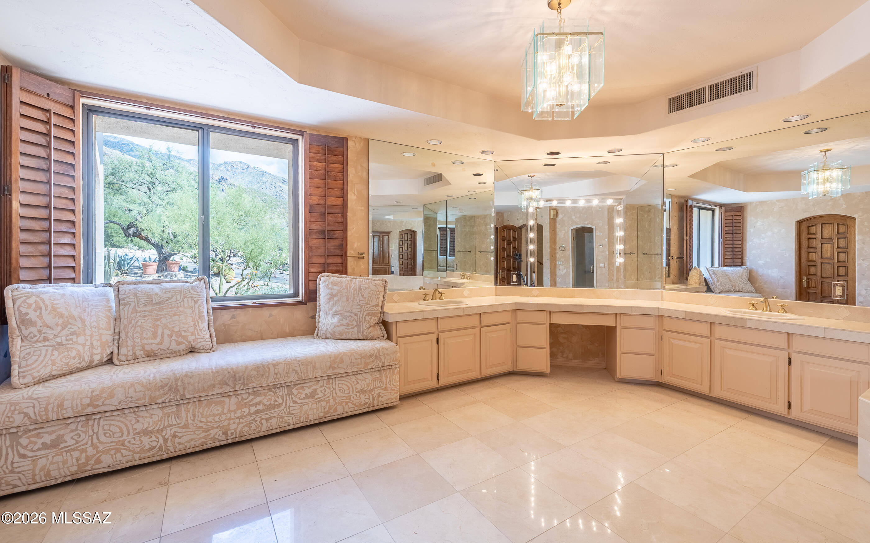 5465 E Gleneagles Drive