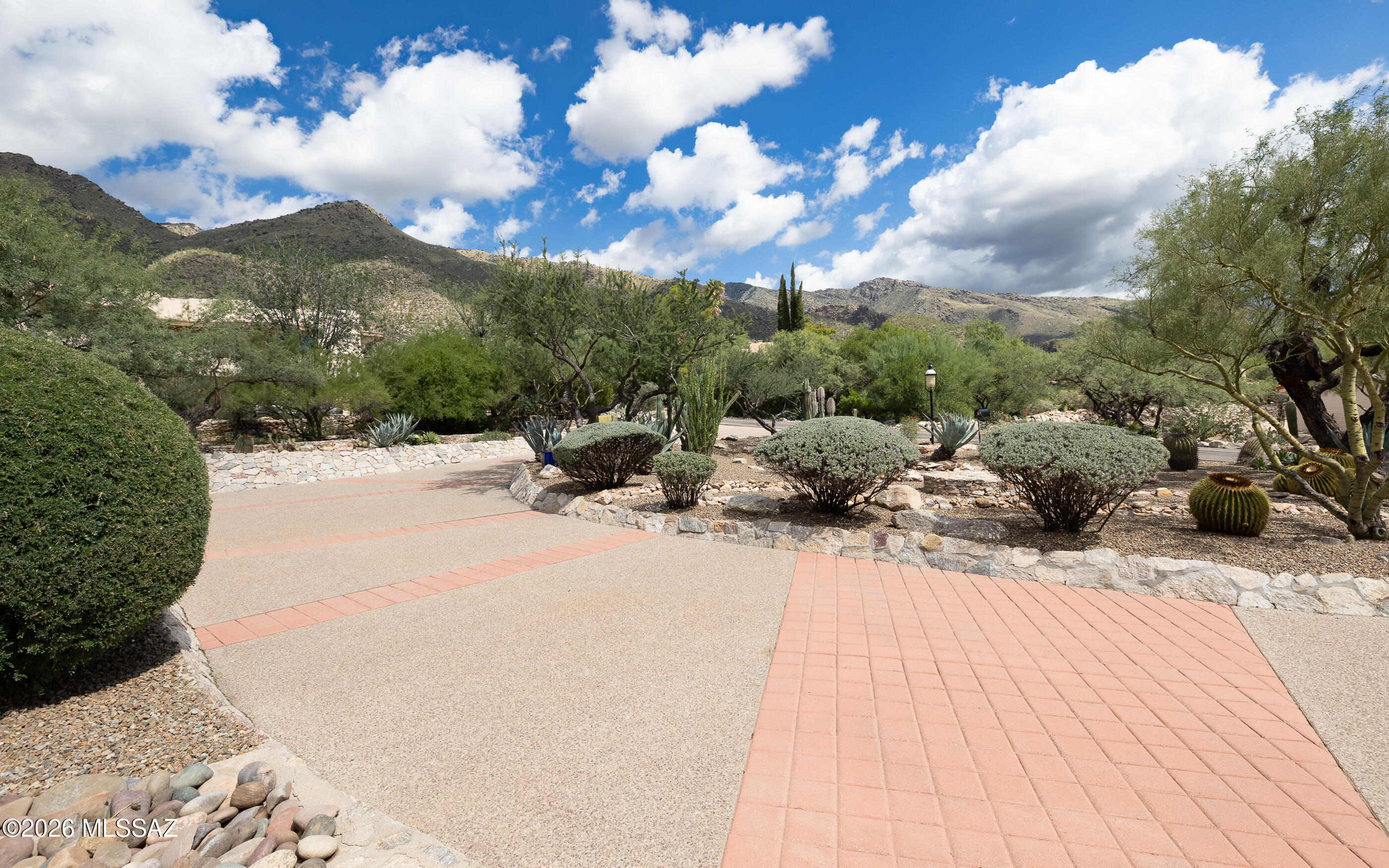 5465 E Gleneagles Drive