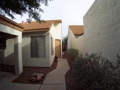 2750 W Cattail Place