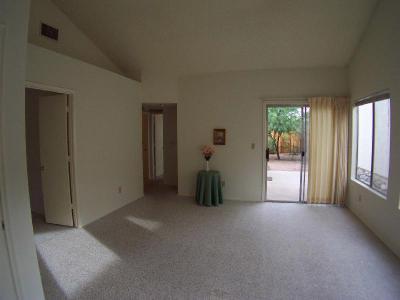 2750 W Cattail Place