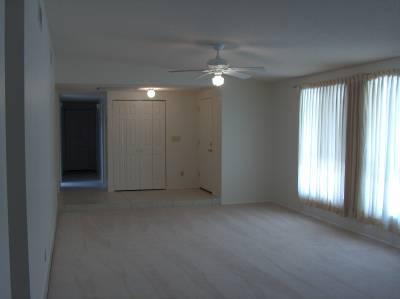 1402 W Avenida De Las Americas