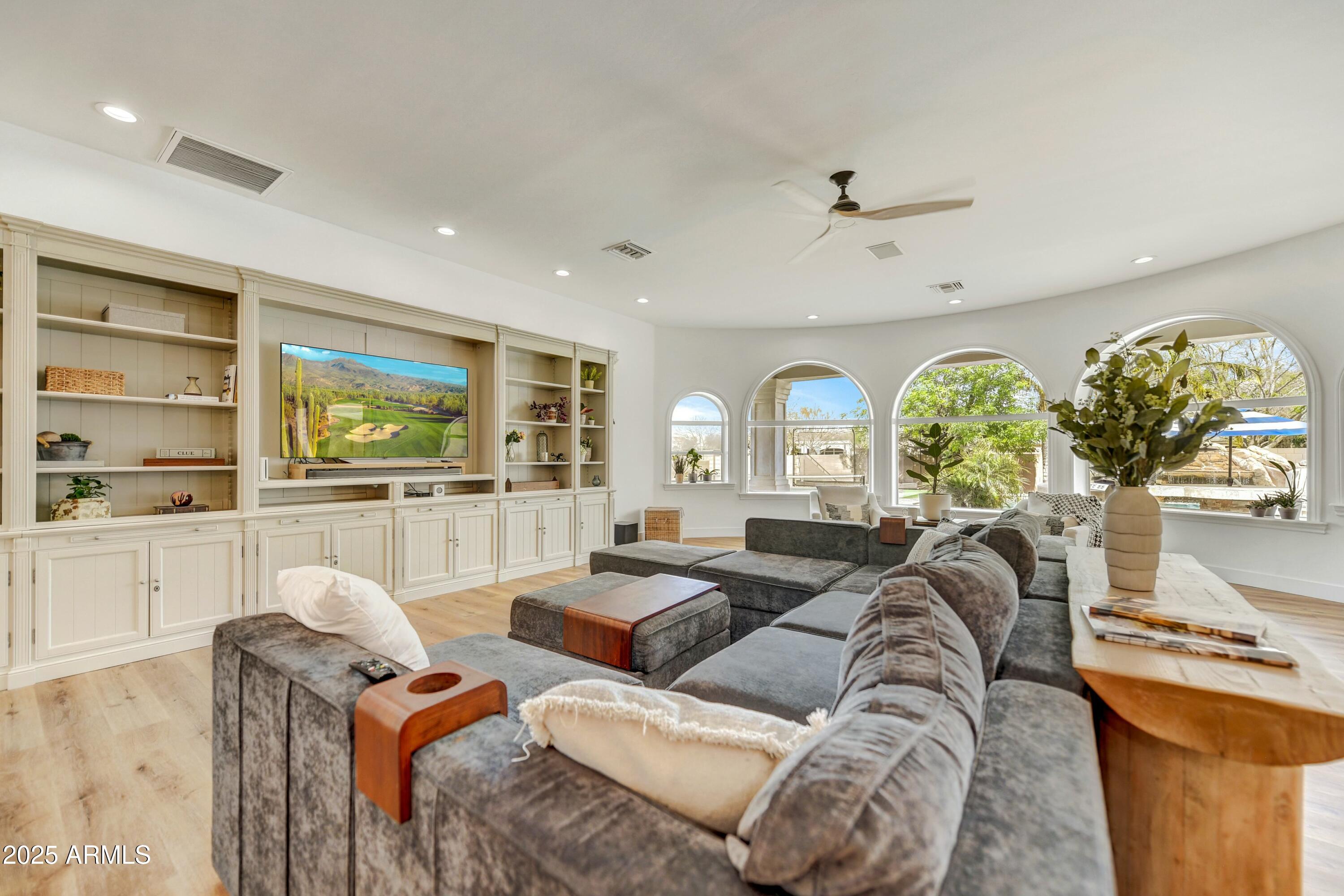3120 E WATERMAN Court