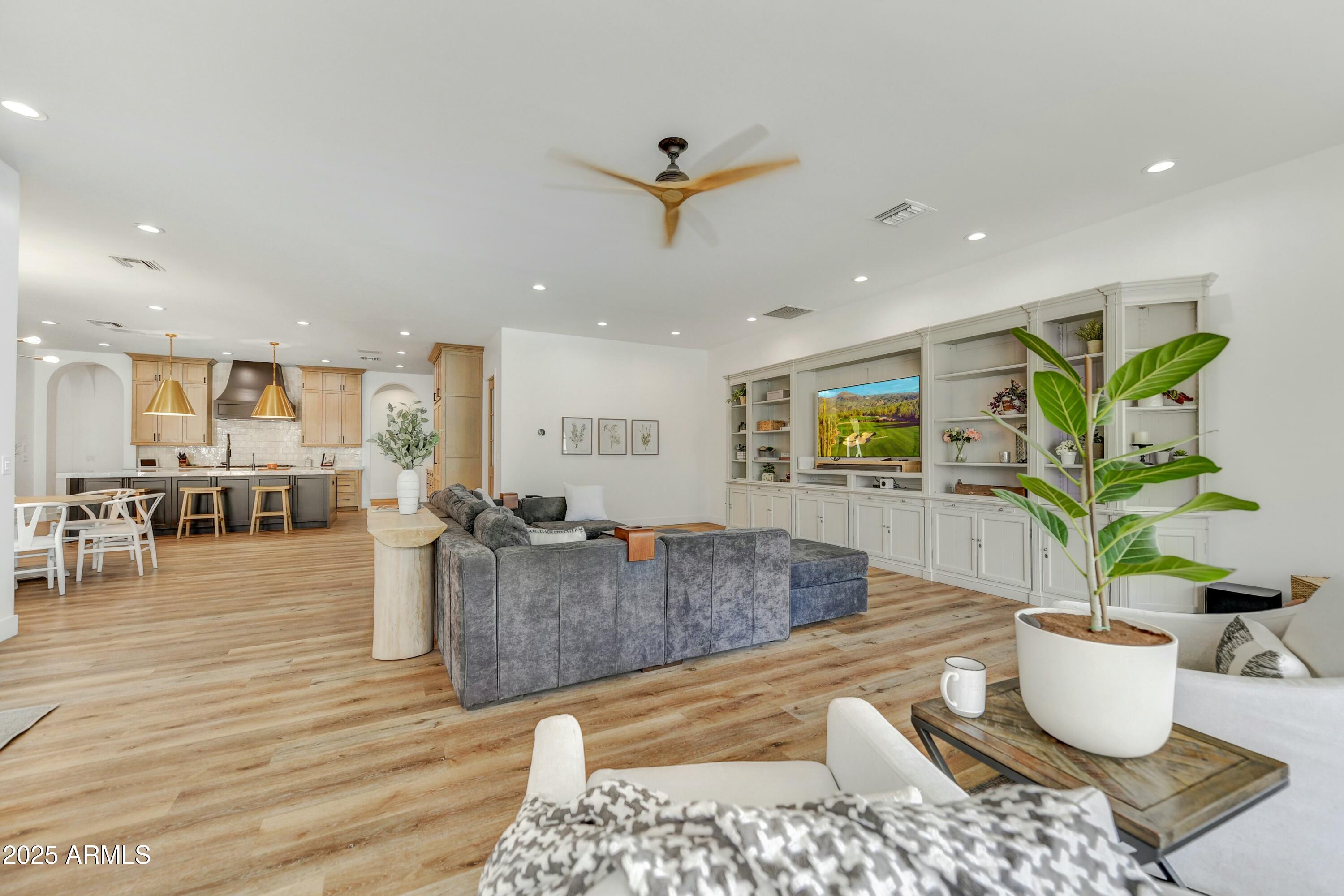 3120 E WATERMAN Court