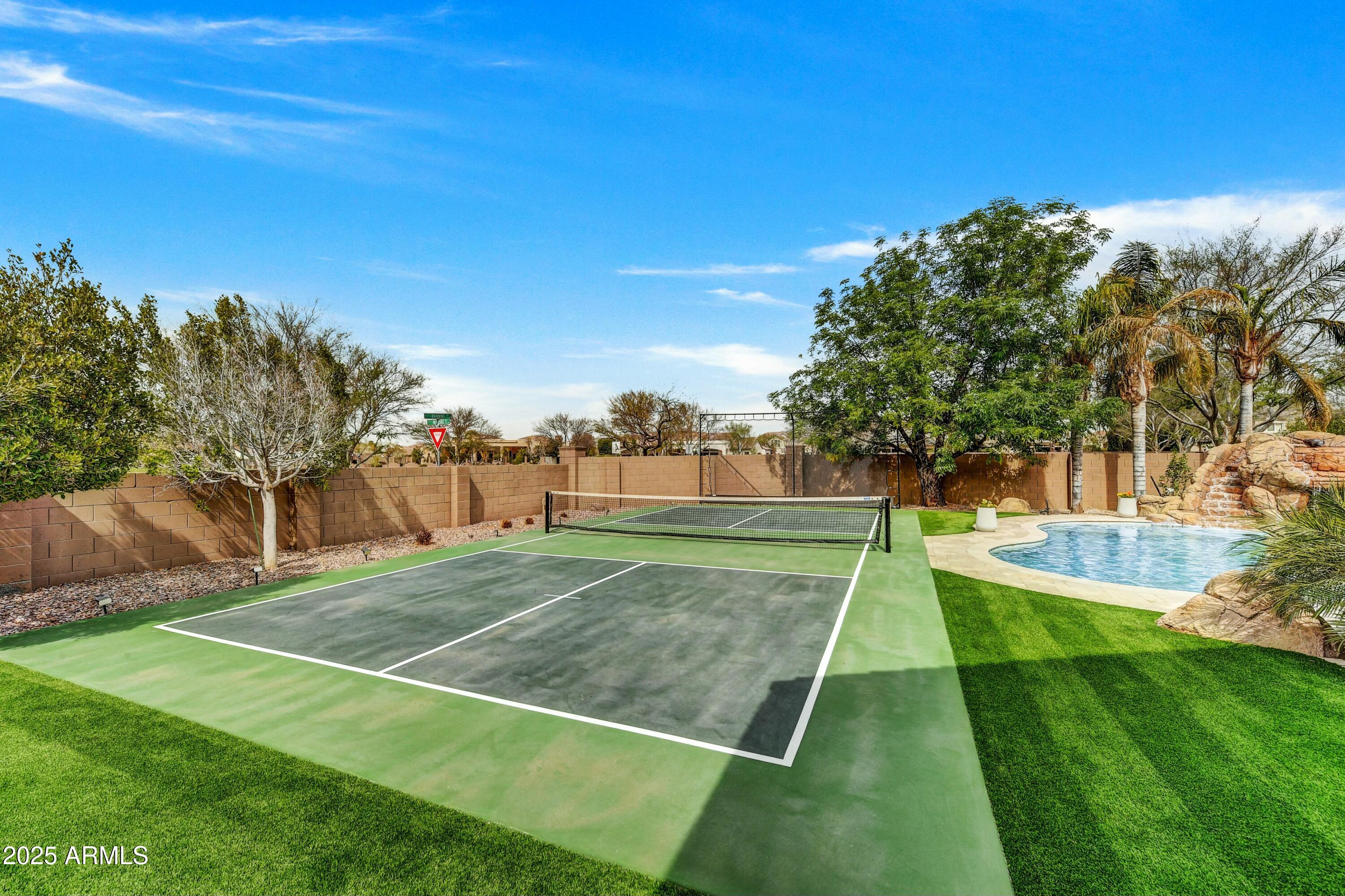 3120 E WATERMAN Court