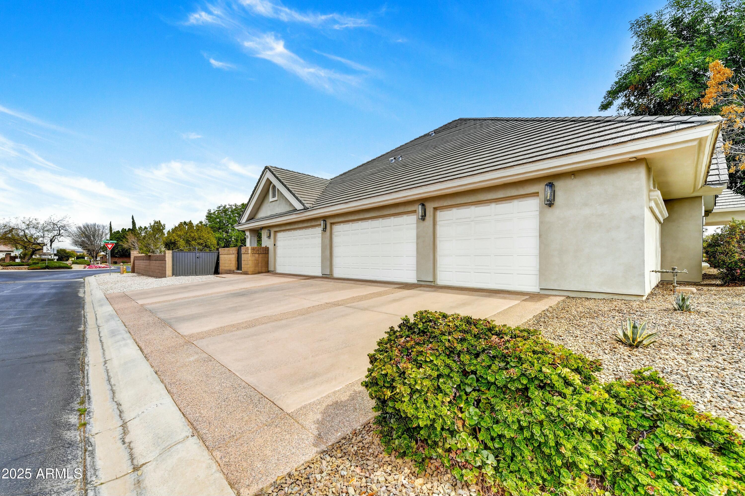 3120 E WATERMAN Court