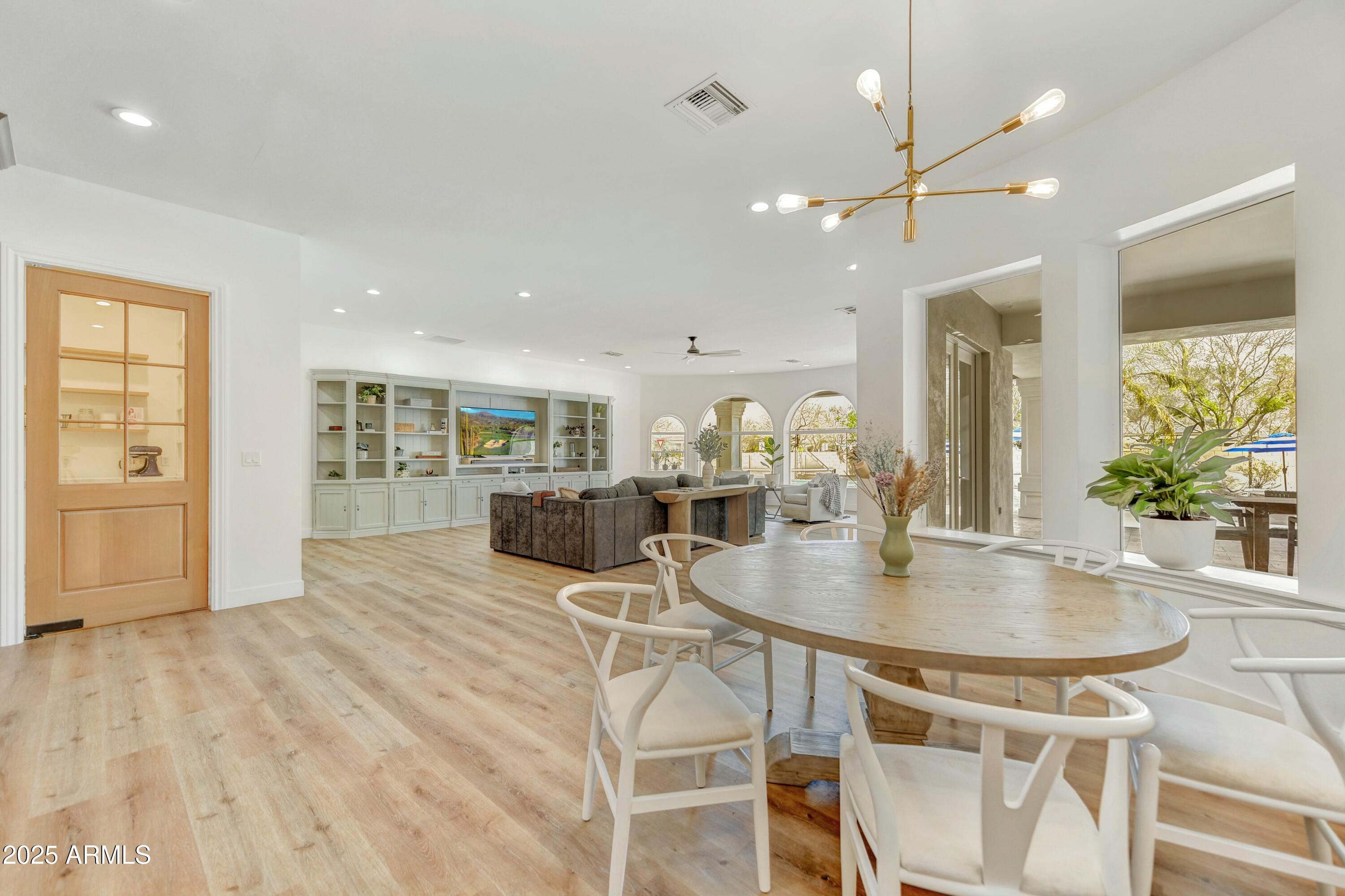 3120 E WATERMAN Court