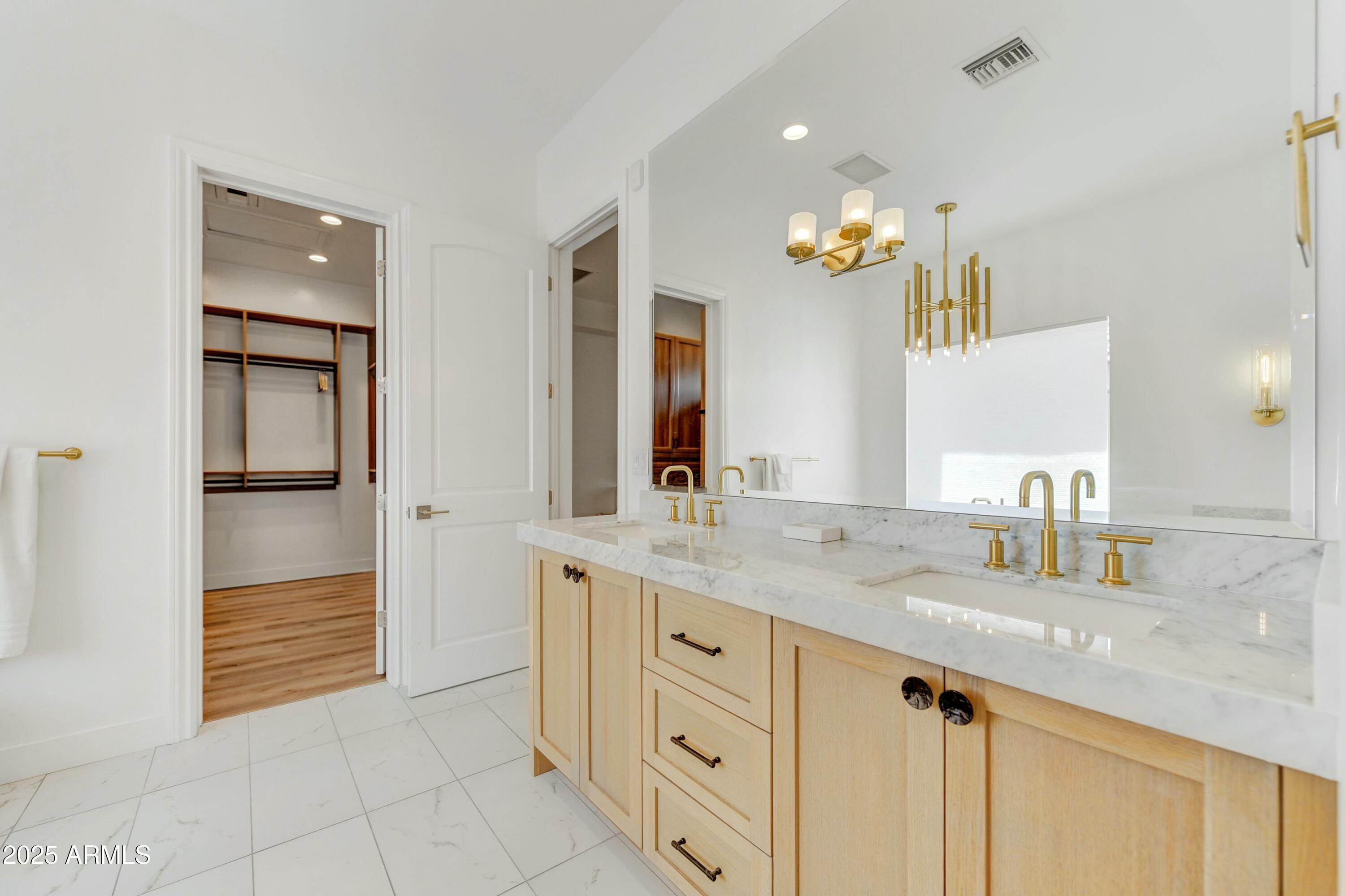 3120 E WATERMAN Court