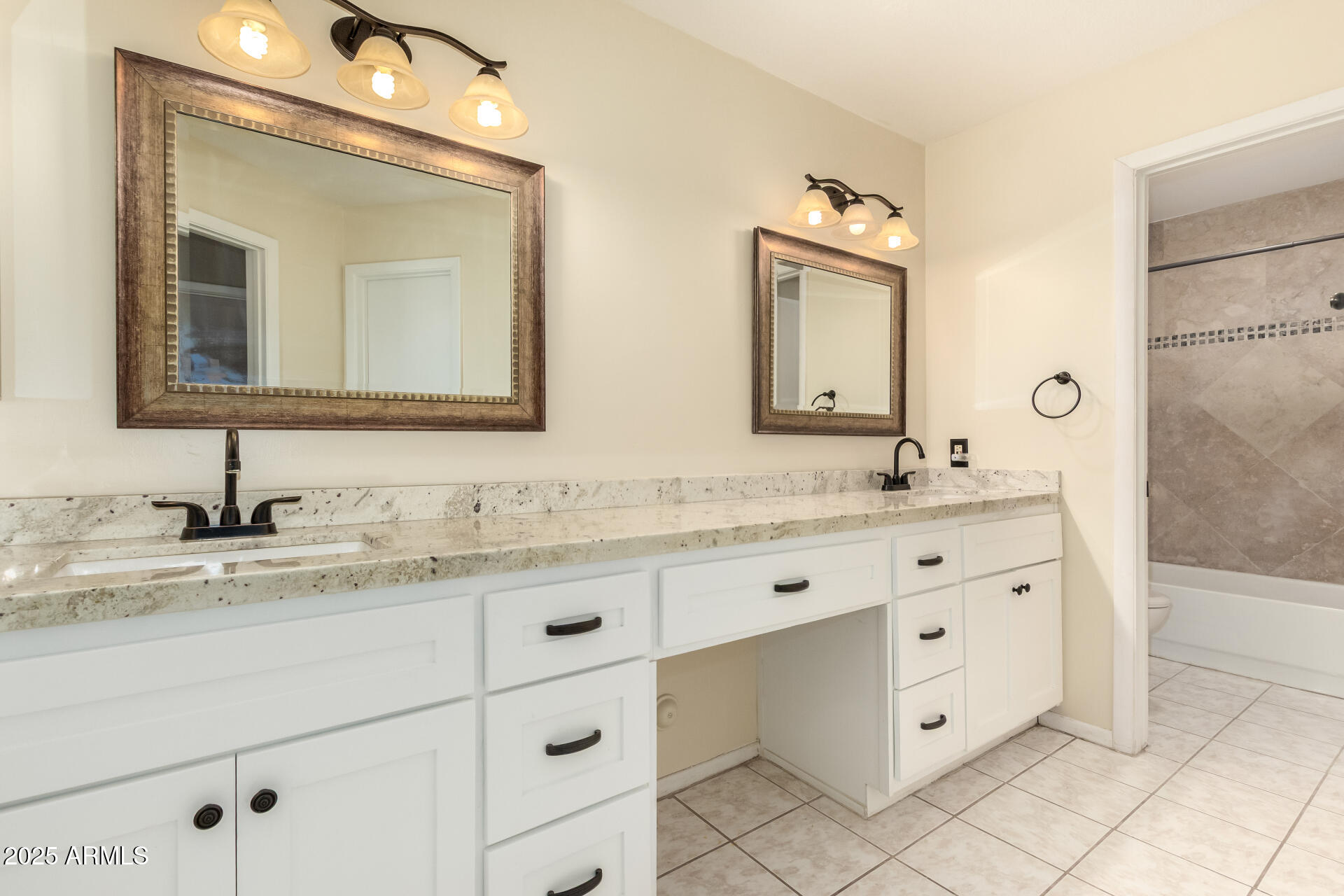 1211 W HIGHLAND Street