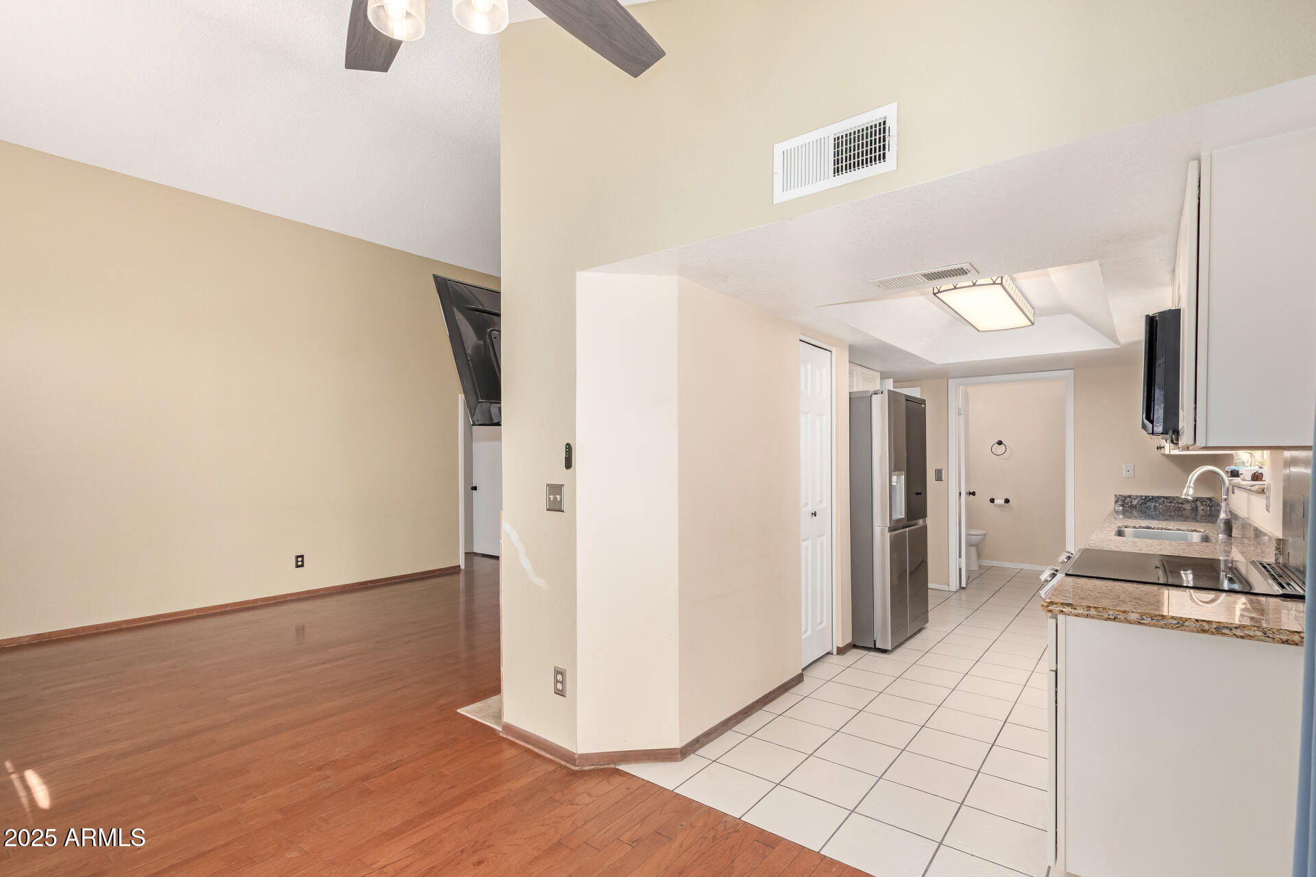 1211 W HIGHLAND Street