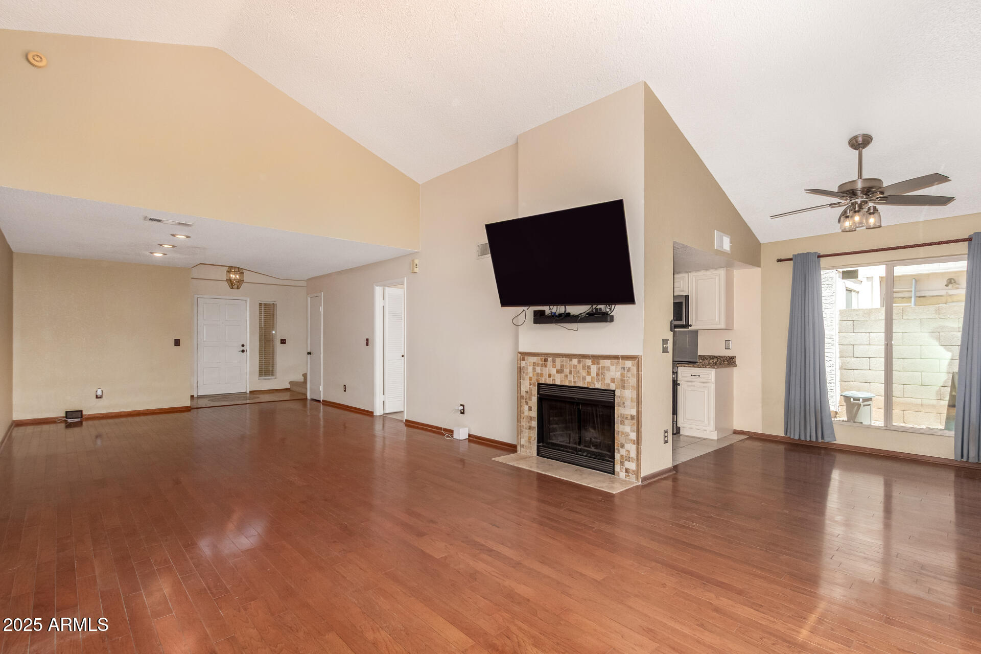 1211 W HIGHLAND Street