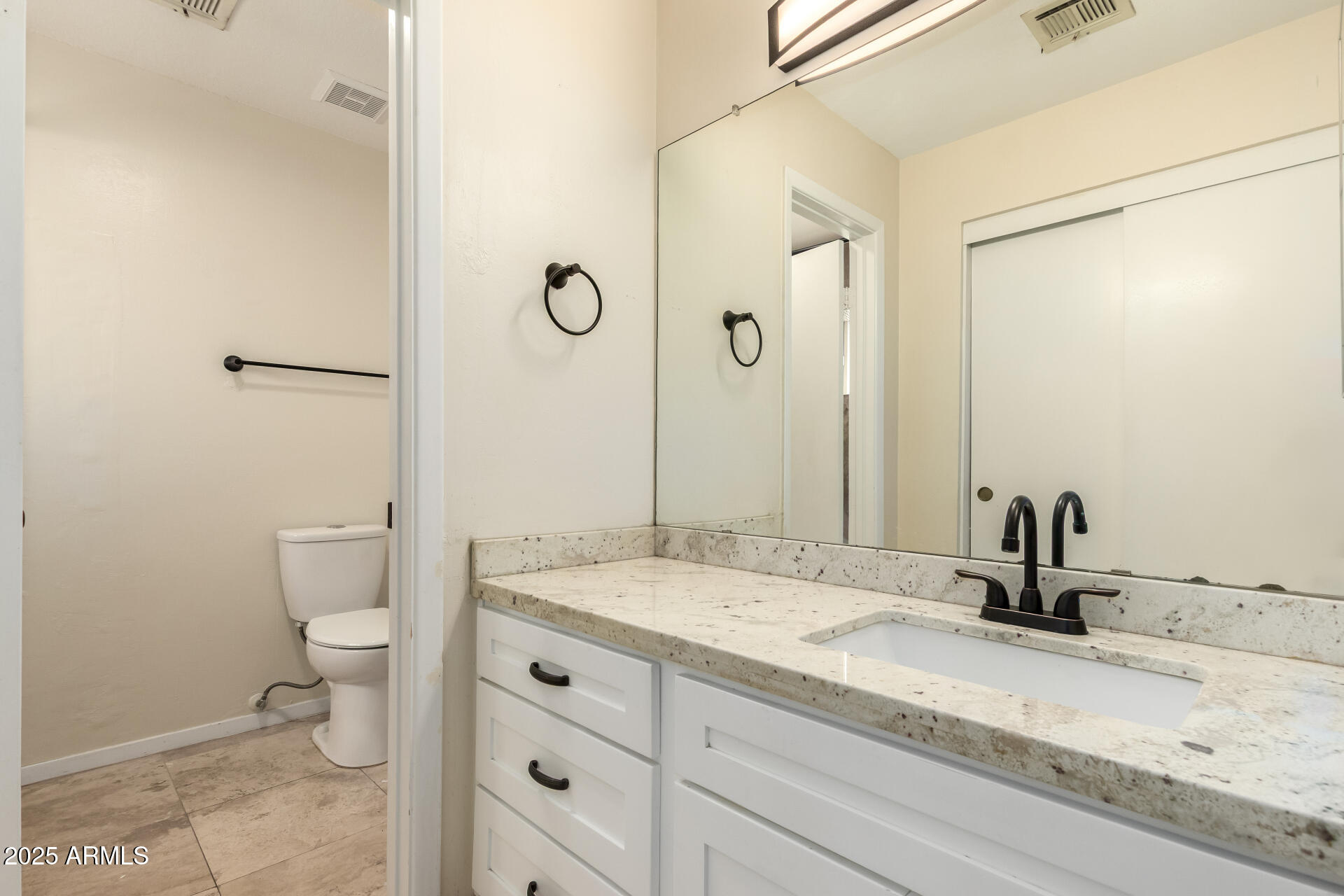 1211 W HIGHLAND Street