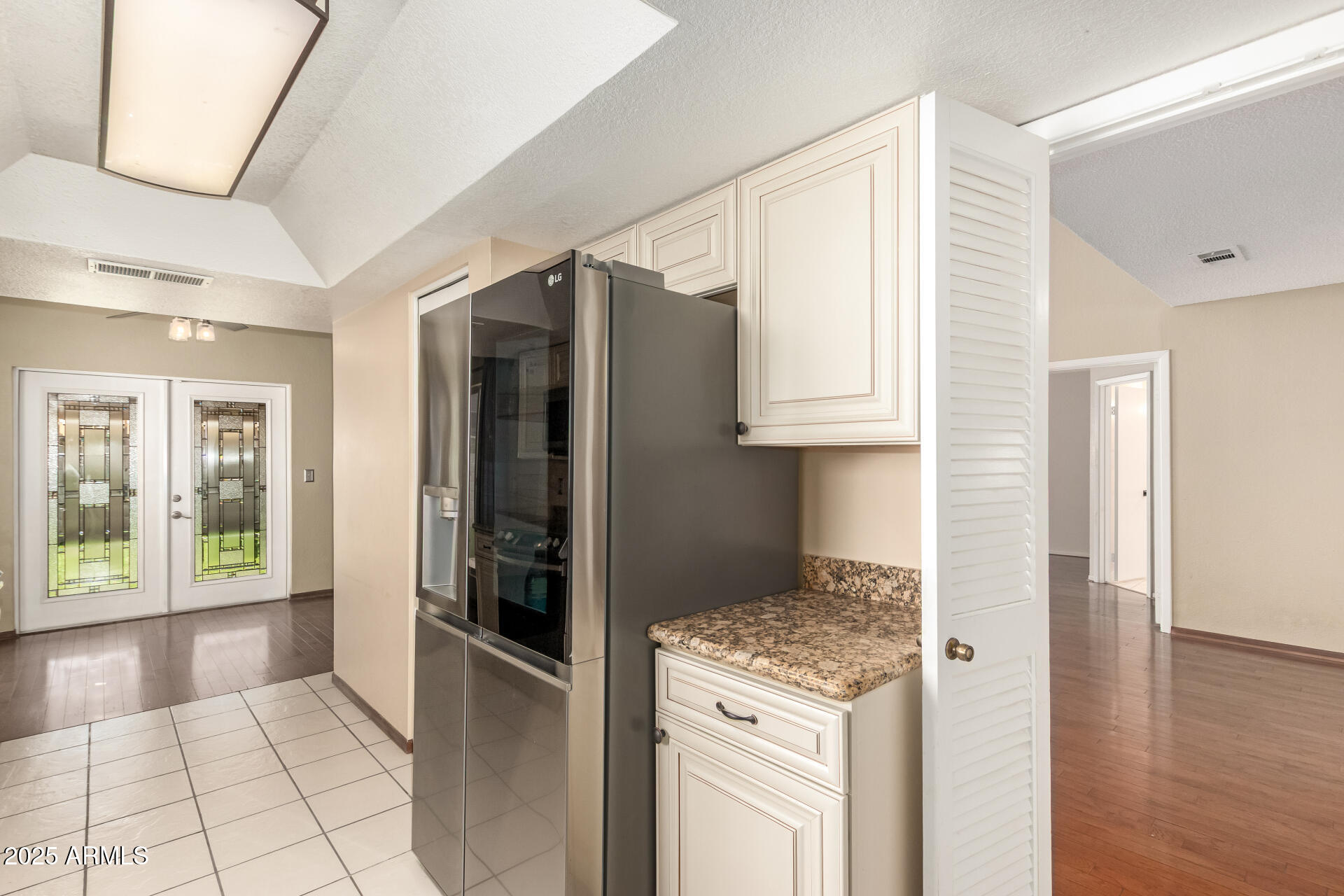 1211 W HIGHLAND Street