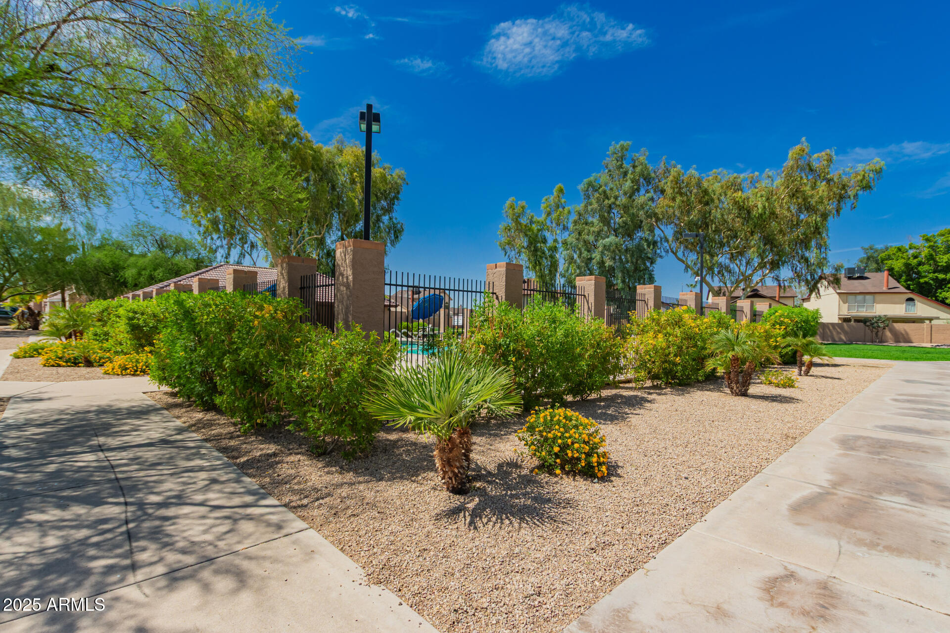 1211 W HIGHLAND Street