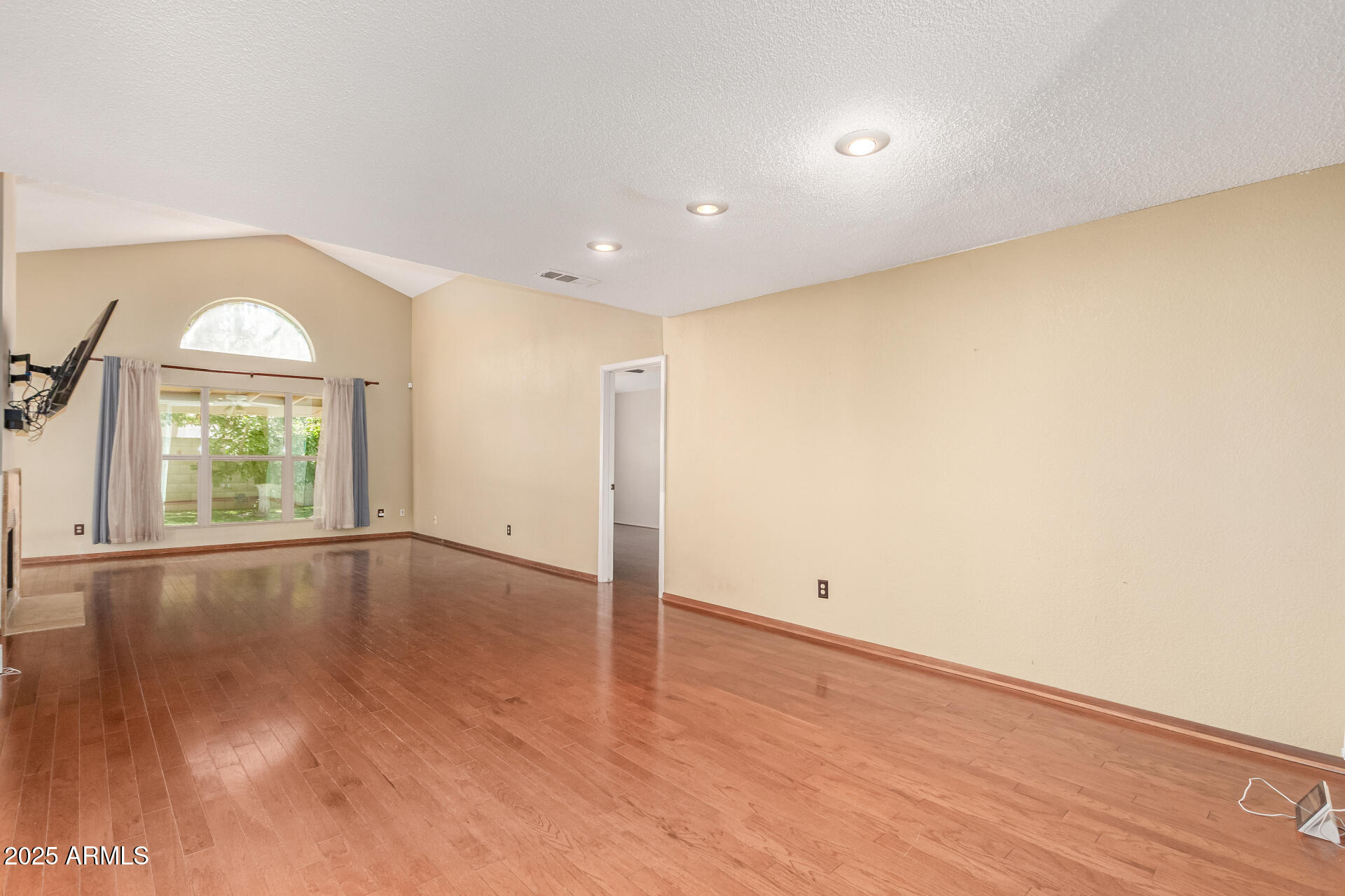 1211 W HIGHLAND Street