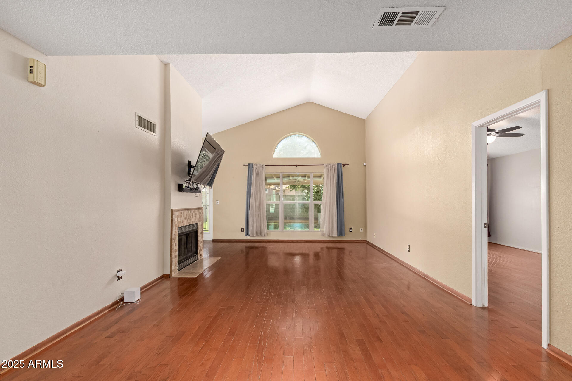 1211 W HIGHLAND Street