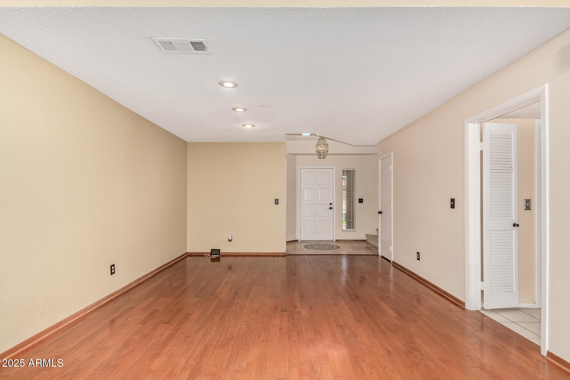 1211 W HIGHLAND Street