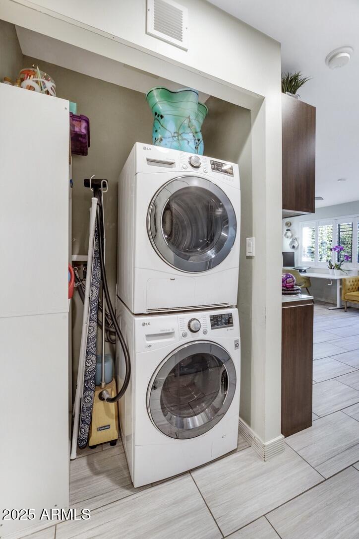 1850 E Maryland Avenue, 61