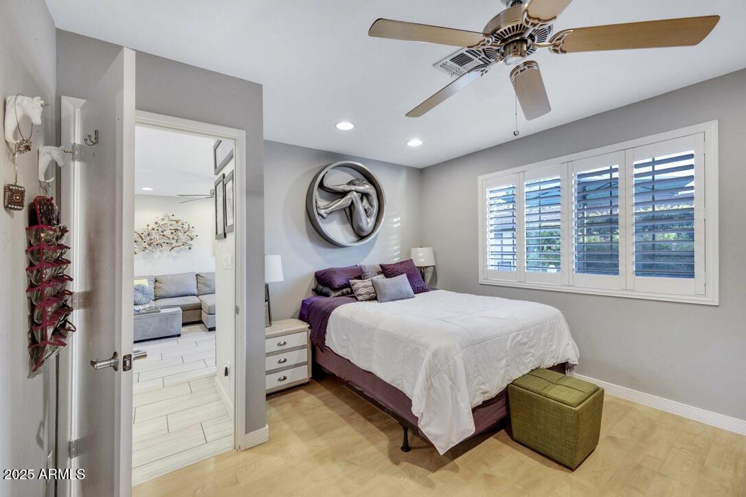 1850 E Maryland Avenue, 61