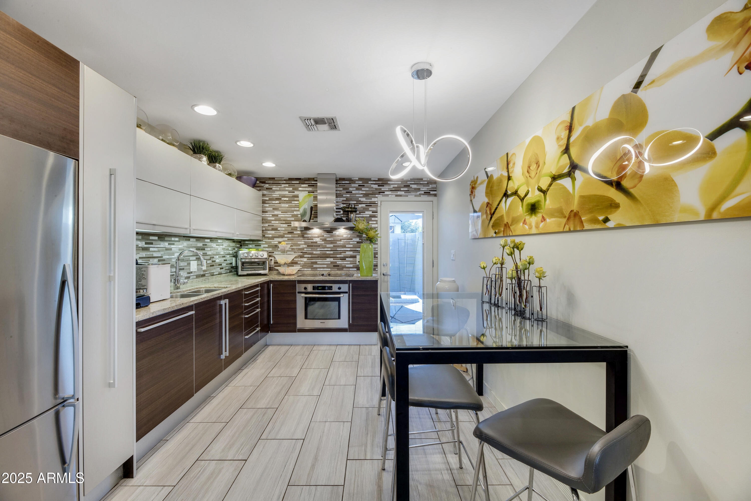 1850 E Maryland Avenue, 61