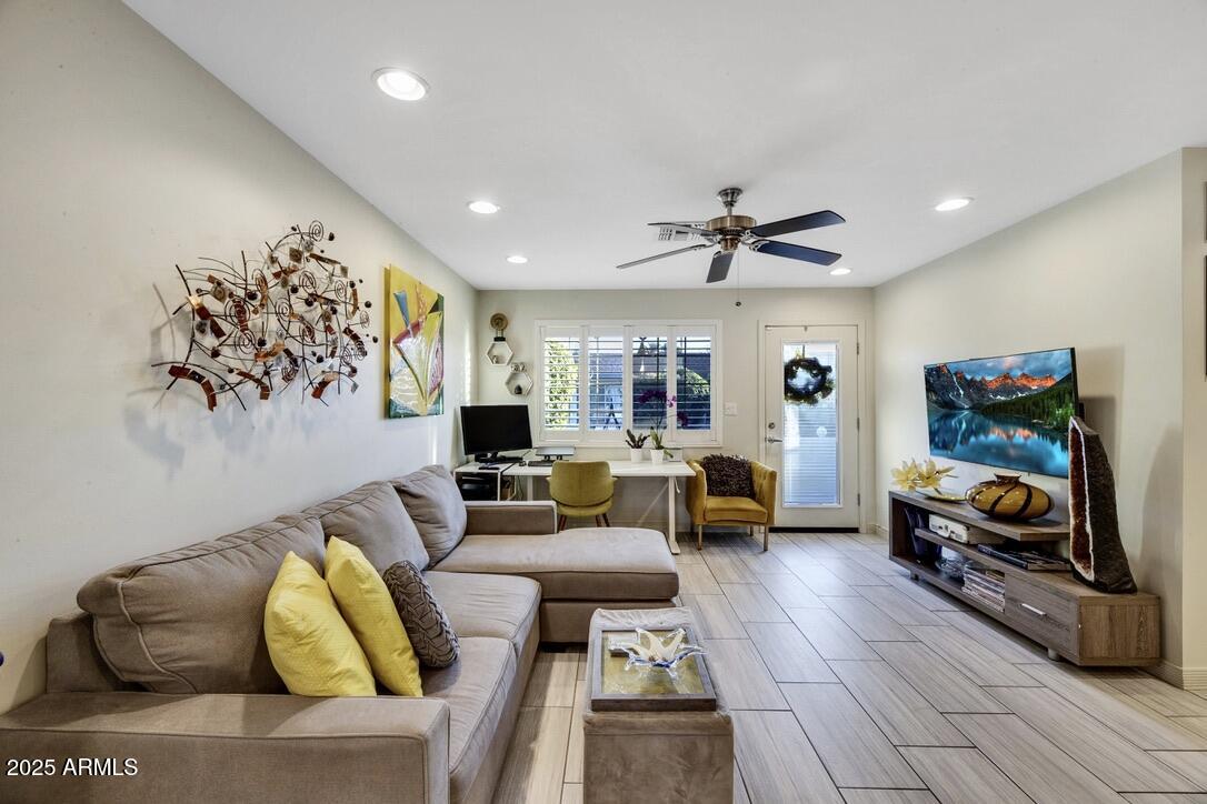 1850 E Maryland Avenue, 61