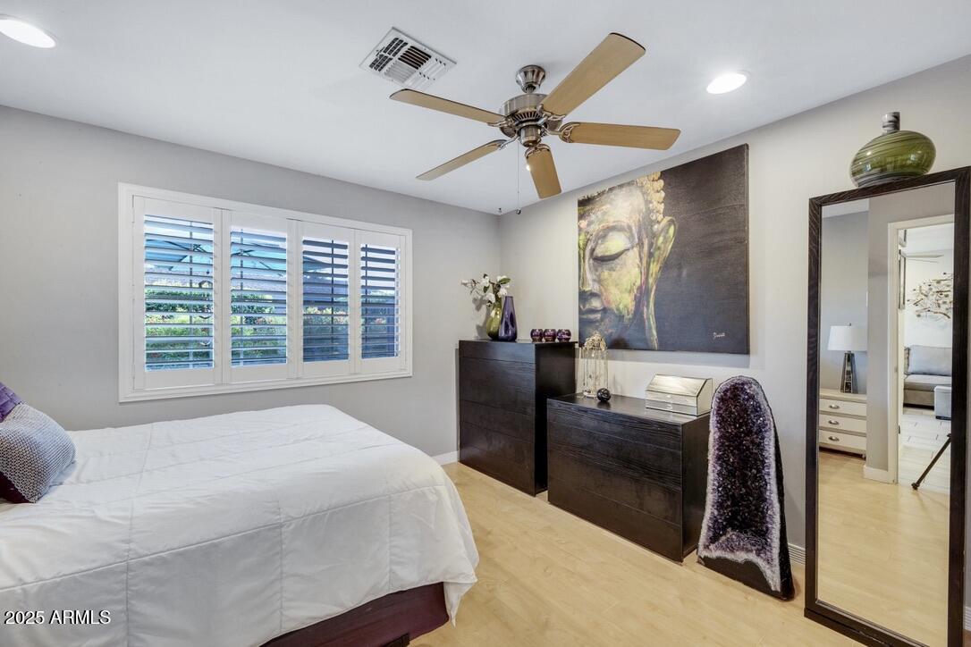 1850 E Maryland Avenue, 61