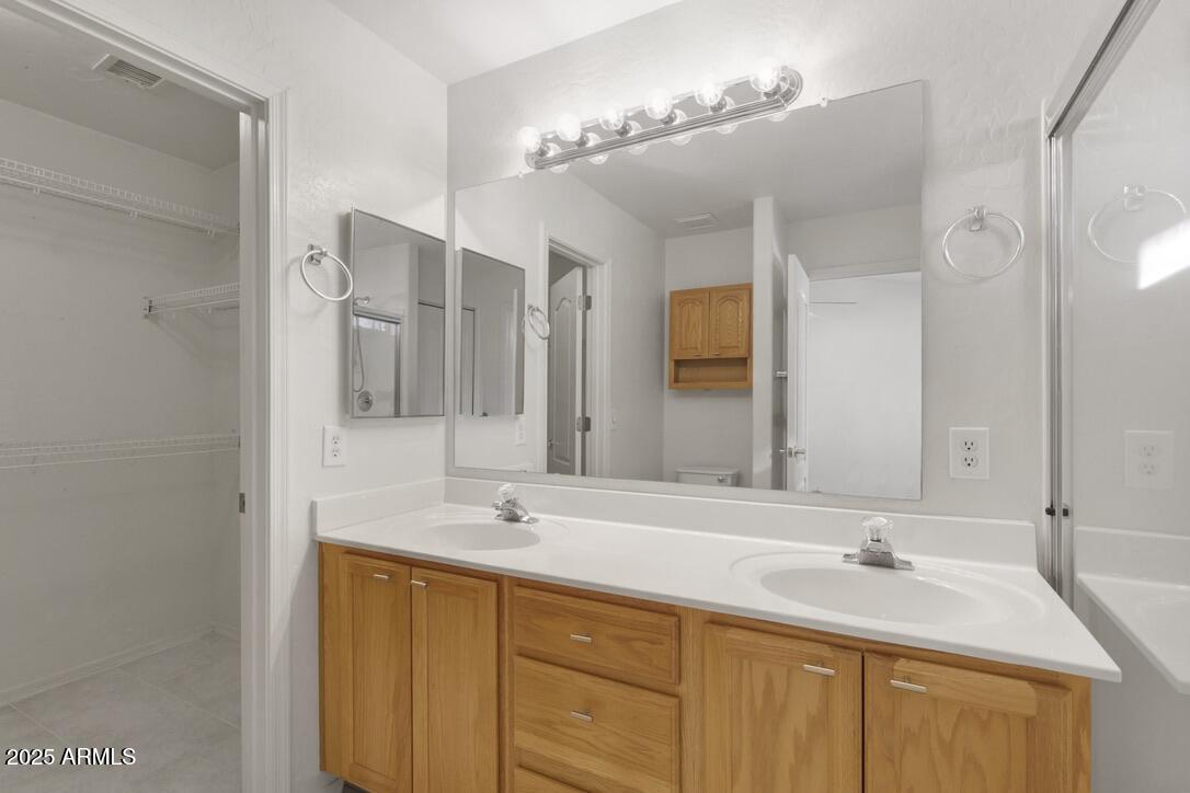 7947 E DES MOINES Street