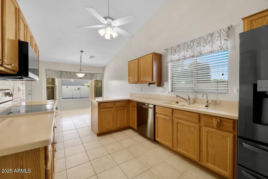 7947 E DES MOINES Street