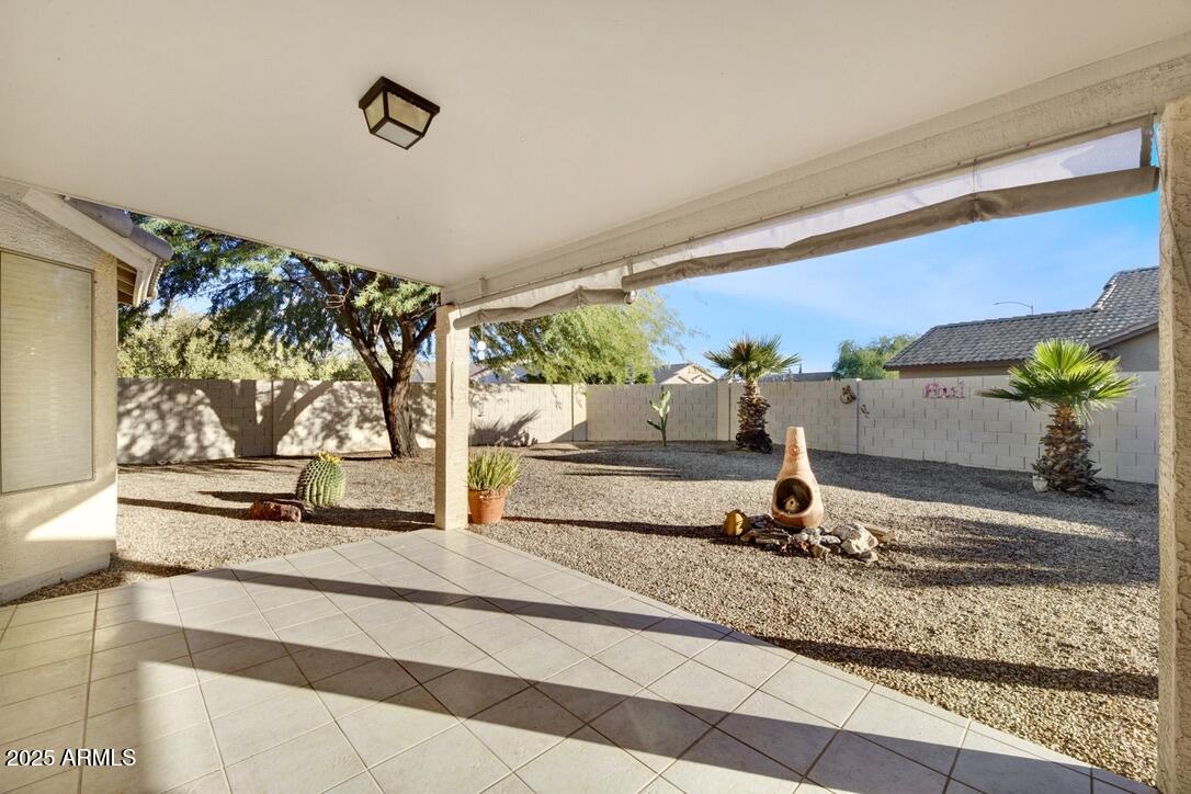 7947 E DES MOINES Street