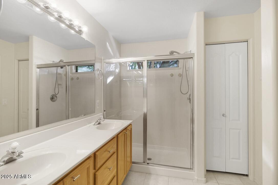 7947 E DES MOINES Street