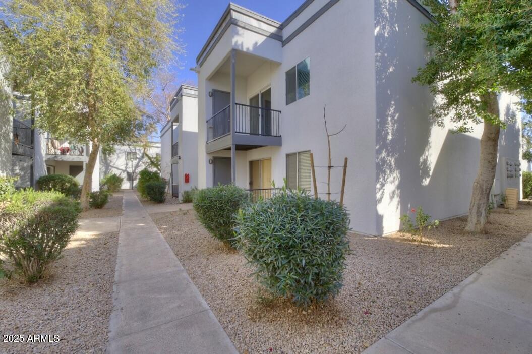 740 W Elm Street 214