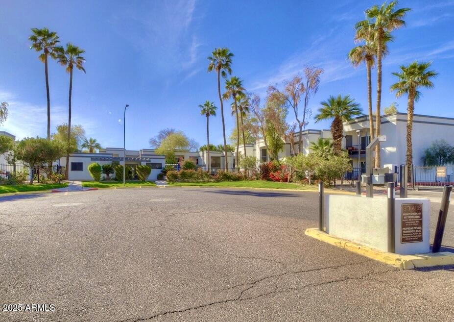 740 W Elm Street 214